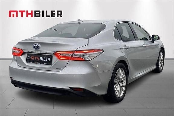Brugt Toyota Camry Executive 218 HK (160 kW) 2019 Sølvmetal Sedan