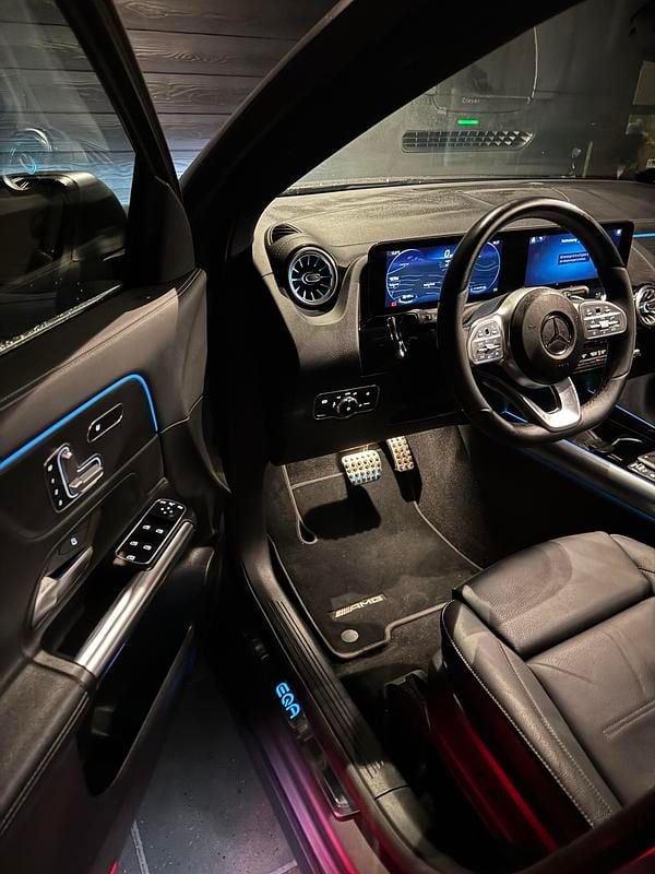 Eksklusive Designo Mountaingrå Brugt 2021 Mercedes EQA250 AMG line SUV | 289.995 kr. - Billede 1/7