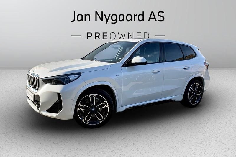 Hvidmetal Brugt 2023 BMW iX1 M Sport SUV | 329.900 kr. (God pris) - Billede 1/3