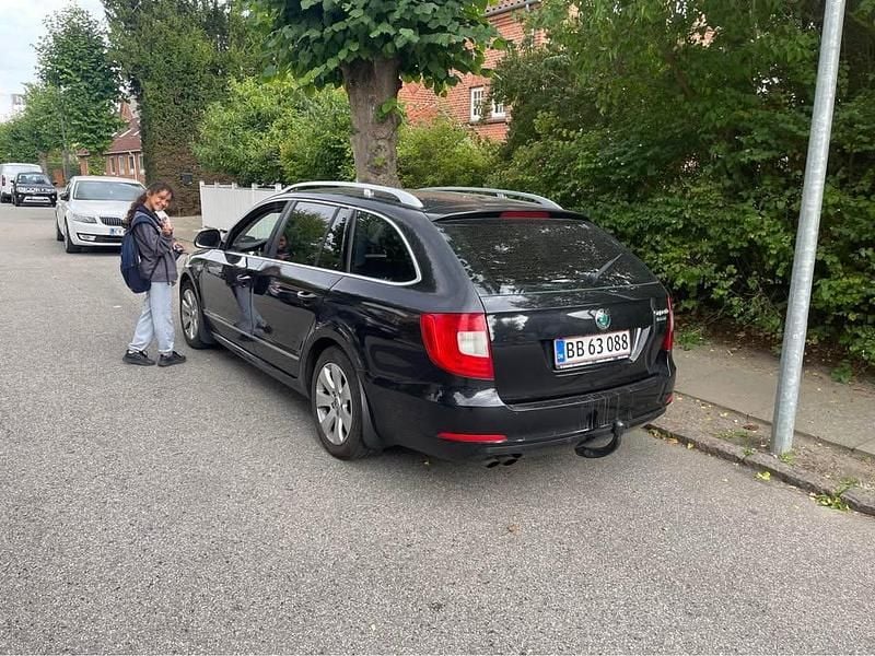 Brugt Skoda Superb 105 HK (77 kW) 2012 Sort Stationcar