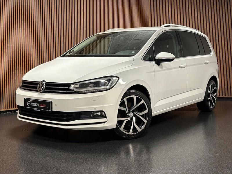 Hvid Brugt 2018 VW Touran Highline MPV | 169.995 kr. (Fair pris) - Billede 1/4