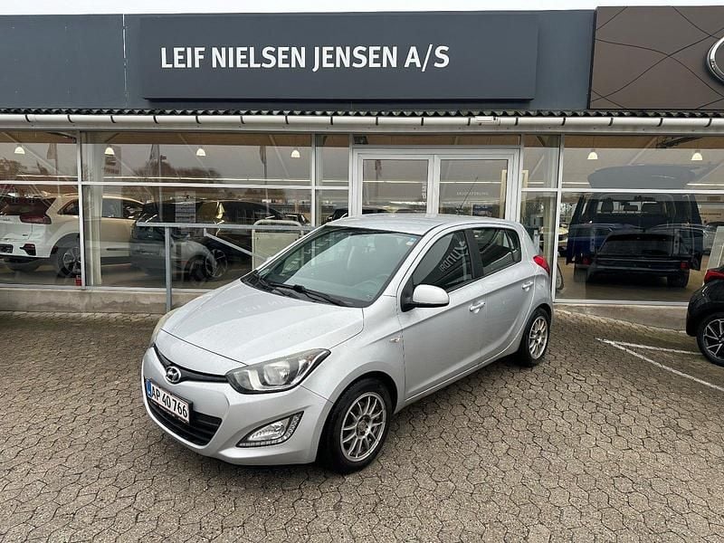 Sølvmetal Brugt 2014 Hyundai i20 Classic Hatchback | 35.000 kr. (God pris) - Billede 1/4