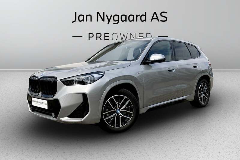 Sølvmetal Brugt 2023 BMW iX1 M Sport SUV | 374.900 kr. (Lidt for dyr) - Billede 1/4