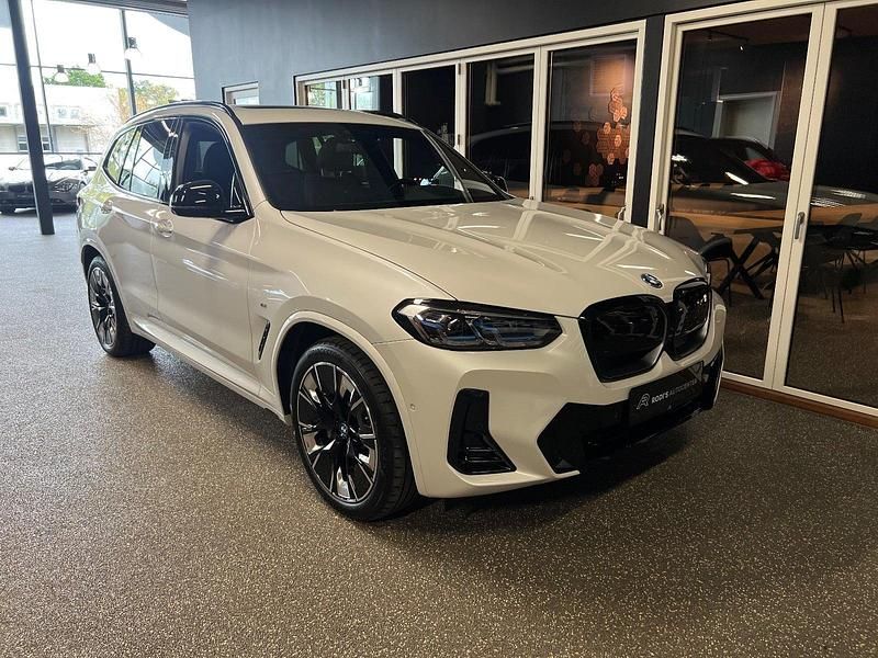Perlemorshvid Brugt 2023 BMW iX3 M Sport SUV | 429.900 kr. (Fair pris) - Billede 1/4