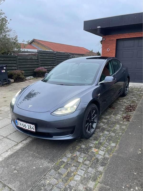Brugt Tesla Model 3 Standard Range 239 kW (325 HK) 2020 Grå Sedan