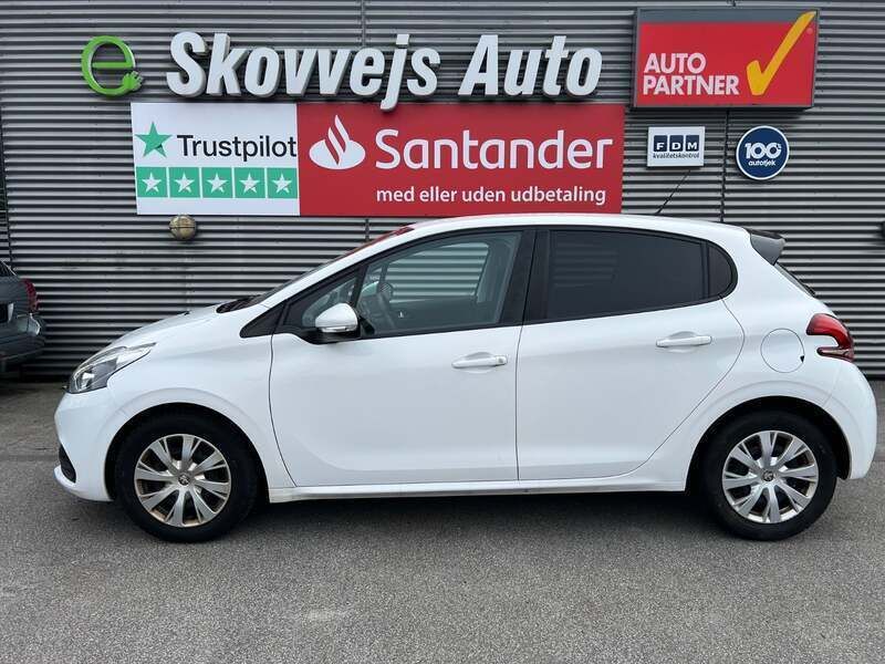 Hvid Brugt 2018 Peugeot 208 Envy Hatchback | 89.900 kr. (Fair pris) - Billede 1/4
