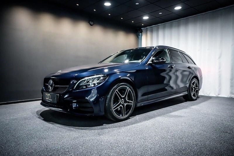 Farve: blåmetal Brugt 2021 Mercedes C220 AMG line Stationcar | 349.900 kr. (God pris) - Billede 1/4