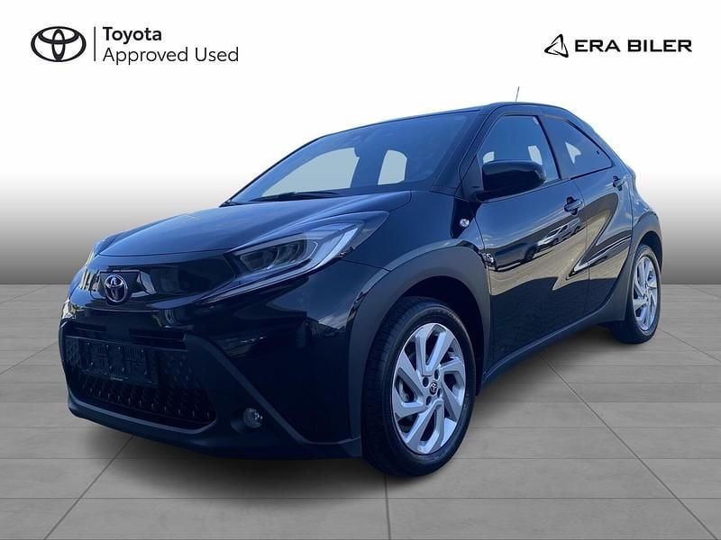 Night sky black Brugt 2024 Toyota Aygo Active Hatchback | 144.900 kr. - Billede 1/4