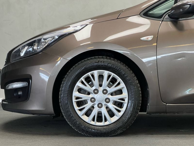 Brugt Kia Ceed Style 100 HK (73 kW) 2016 Sand track Hatchback