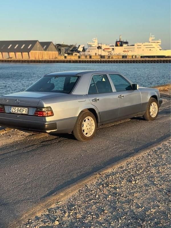 Brugt Mercedes E220 150 HK (110 kW) 1993 Sedan