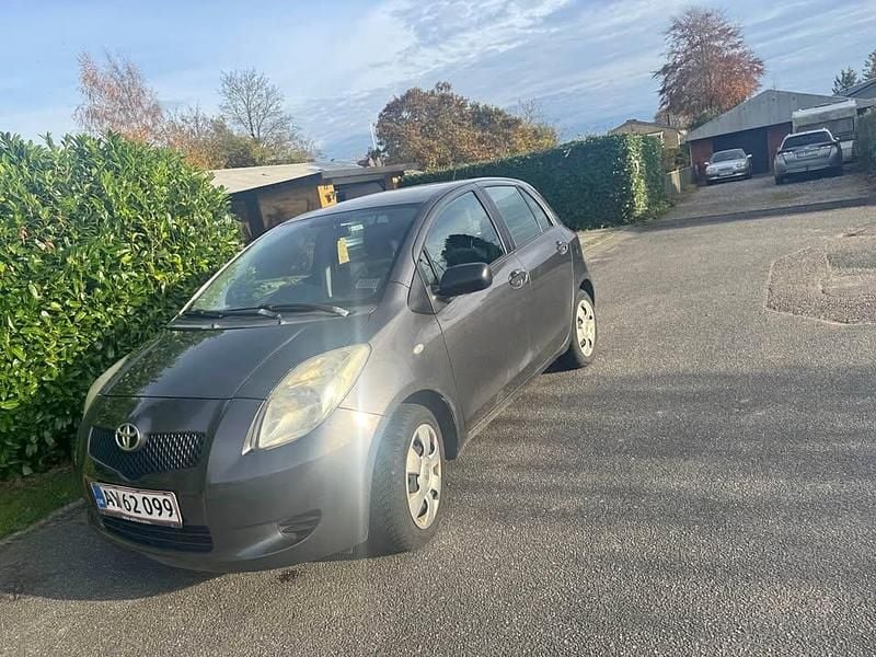 Brugt 2009 Toyota Yaris Hatchback | 21.500 kr. - Billede 1/3