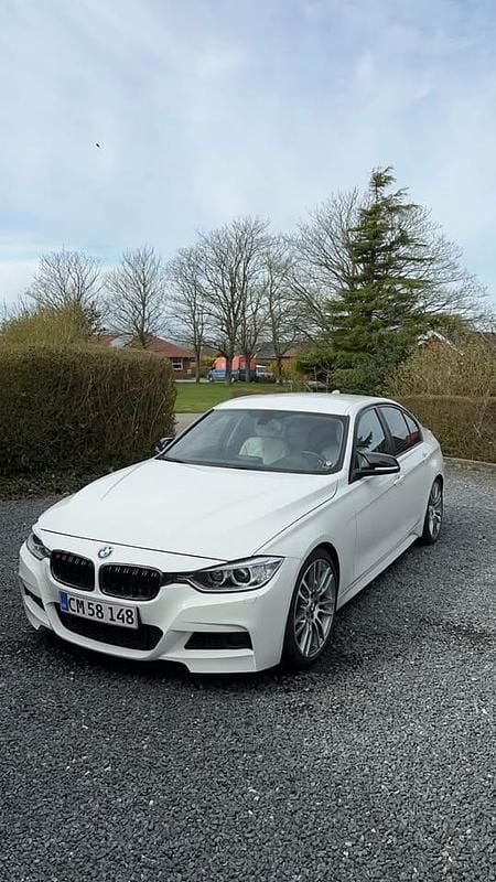 Hvid Brugt 2014 BMW 320 M Sport Sedan | 135.000 kr. (Lidt for dyr) - Billede 1/4