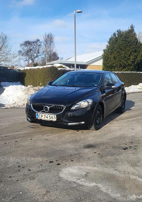 Brugt Volvo V40 Kinetic 120 HK (88 kW) 2017 Sort Hatchback