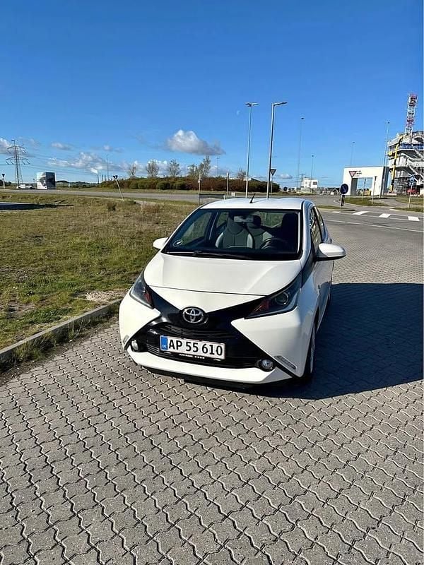 Hvid Brugt 2014 Toyota Aygo x-press Hatchback | 59.900 kr. (Fair pris) - Billede 1/4