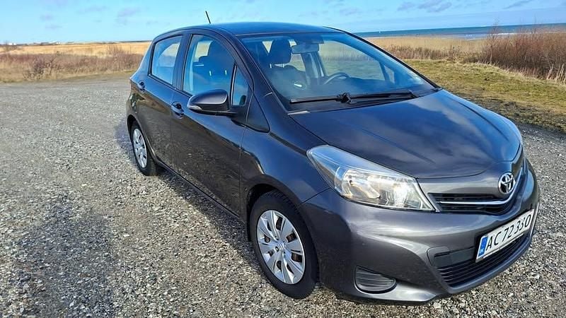 Brugt Toyota Yaris Touch 69 HK (50 kW) 2013 Grå Hatchback
