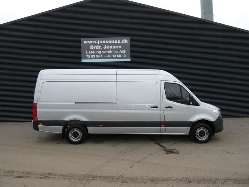 Sølvmetal Brugt 2023 Mercedes Sprinter Van | 419.800 kr. - Billede 1/4