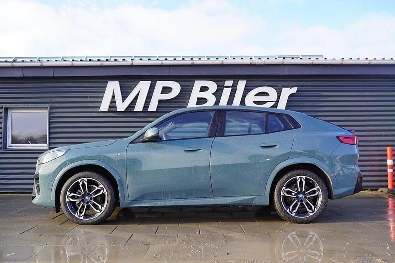 Brugt BMW iX2 M Sport 150 kW (204 HK) 2024 Lysblåmetal SUV
