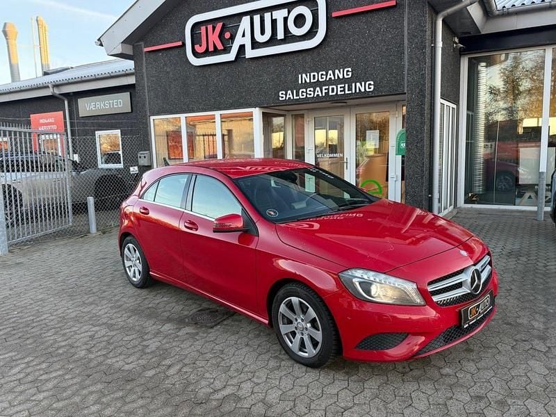 Rød Brugt 2014 Mercedes A200 Urban Hatchback | 99.800 kr. (God pris) - Billede 1/4
