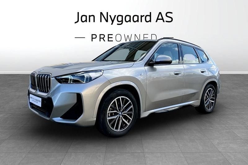 Champagnemetal Brugt 2023 BMW iX1 M Sport SUV | 399.000 kr. - Billede 1/4