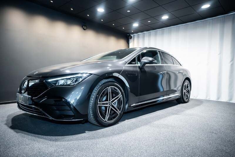 Farve: koksmetal Brugt 2024 Mercedes EQE350 AMG | 489.900 kr. - Billede 1/4