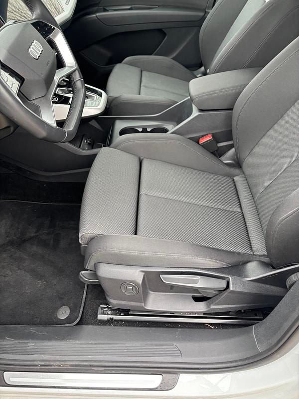 Hvid Brugt 2025 Audi Q4 e-tron Advanced SUV | 348.000 kr. - Billede 1/8