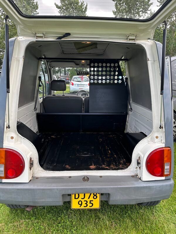 Brugt Nissan Cargo S 90 HK (66 kW) 1990 Hvid