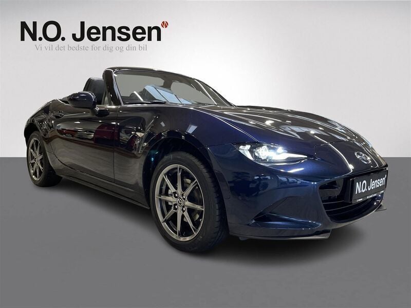 Farve ……………………………………………………………………. deep crystal blue Ny 2024 Mazda MX5 Exclusive-Line Cabriolet | 359.900 kr. (Fair pris) - Billede 1/4
