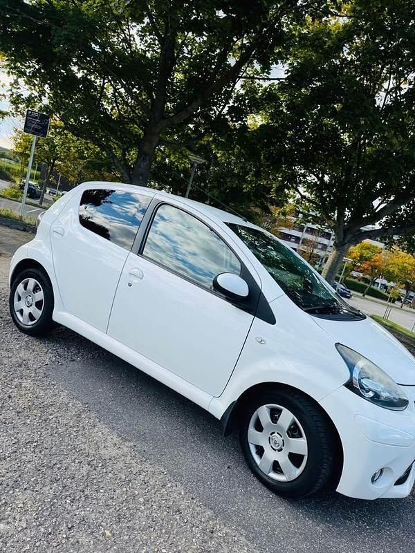 Brugt Toyota Aygo 68 HK (50 kW) 2013 Hvid Hatchback