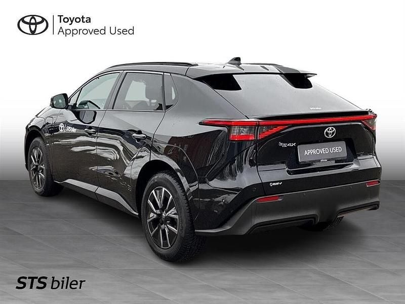 Ny Toyota bZ4X Executive 164 kW (224 HK) 2026 218  attitude black SUV