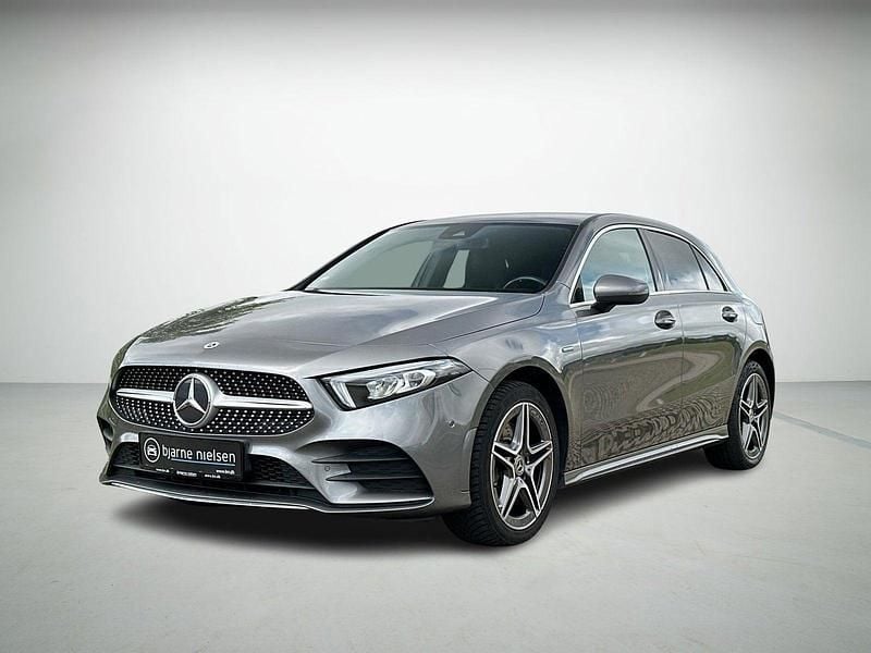 Gråmetal Brugt 2020 Mercedes A250 AMG line Hatchback | 253.700 kr. (Fair pris) - Billede 1/4