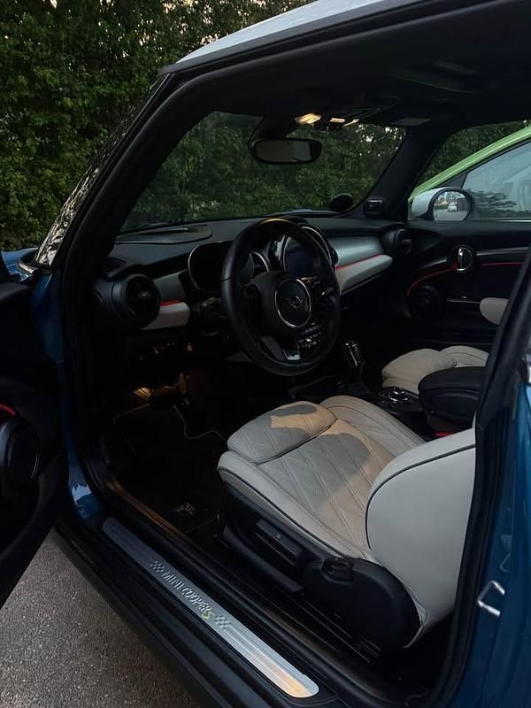 Brugt Mini Cooper SE Favoured 135 kW (184 HK) 2023 Blå Hatchback