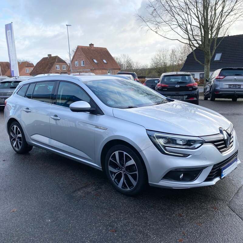 Sølvmetal Brugt 2019 Renault Mégane IV Bose Edition Stationcar | 179.900 kr. (Lidt for dyr) - Billede 1/4