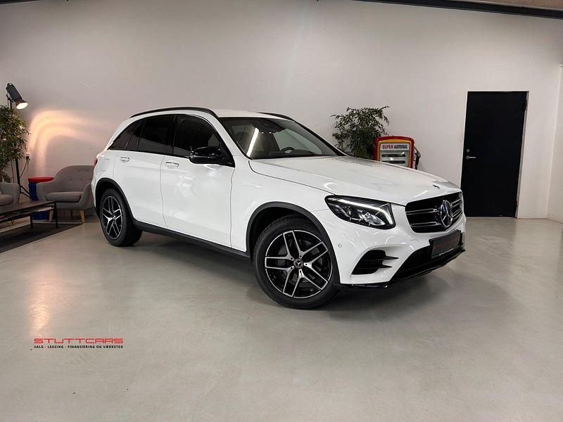 Hvidmetal Brugt 2017 Mercedes GLC250 AMG line SUV | 364.990 kr. (Super pris) - Billede 1/4