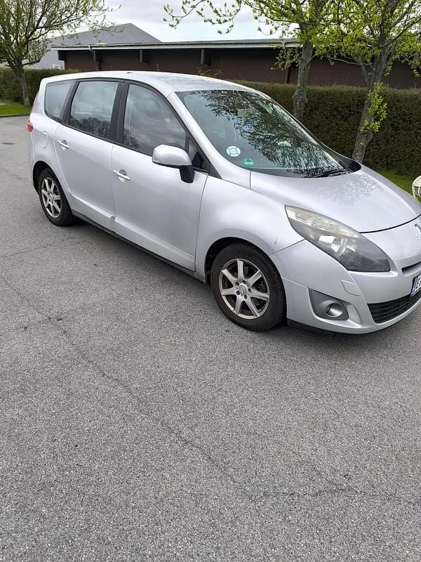Grå Brugt 2011 Renault Grand Scénic III Dynamique MPV | 12.000 kr. (Fair pris) - Billede 1/6