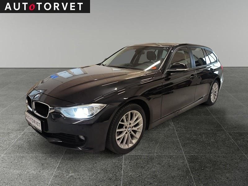 Sort Brugt 2013 BMW 318 Stationcar | 109.700 kr. (God pris) - Billede 1/4