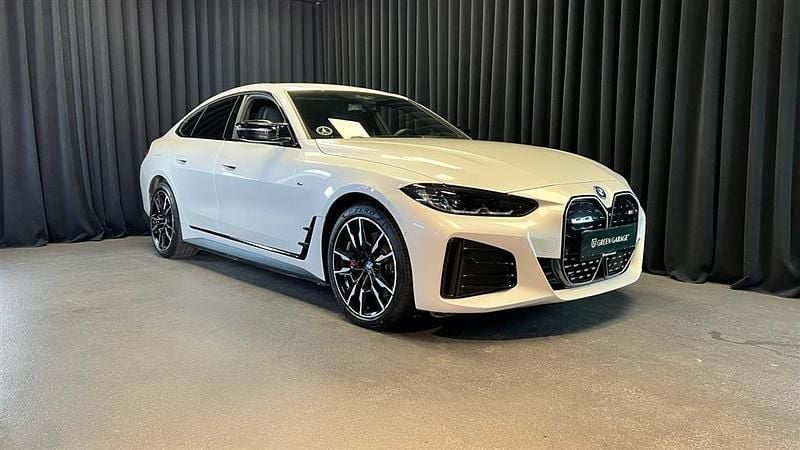 Mineral hvid Brugt 2024 BMW i4 M Sport Sedan | 429.900 kr. (God pris) - Billede 1/1