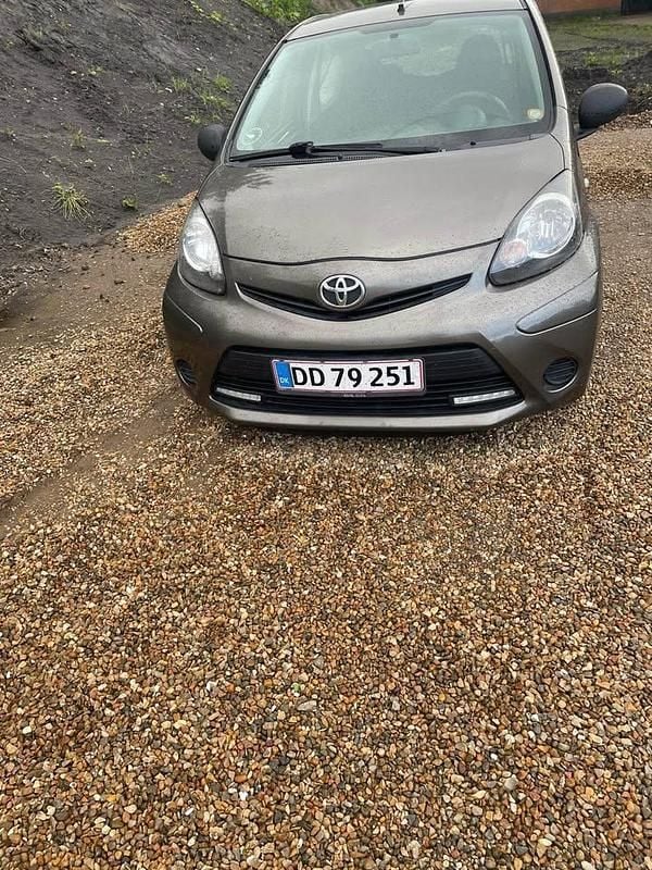 Brugt 2012 Toyota Aygo Hatchback | 21.999 kr. (Fair pris) - Billede 1/4