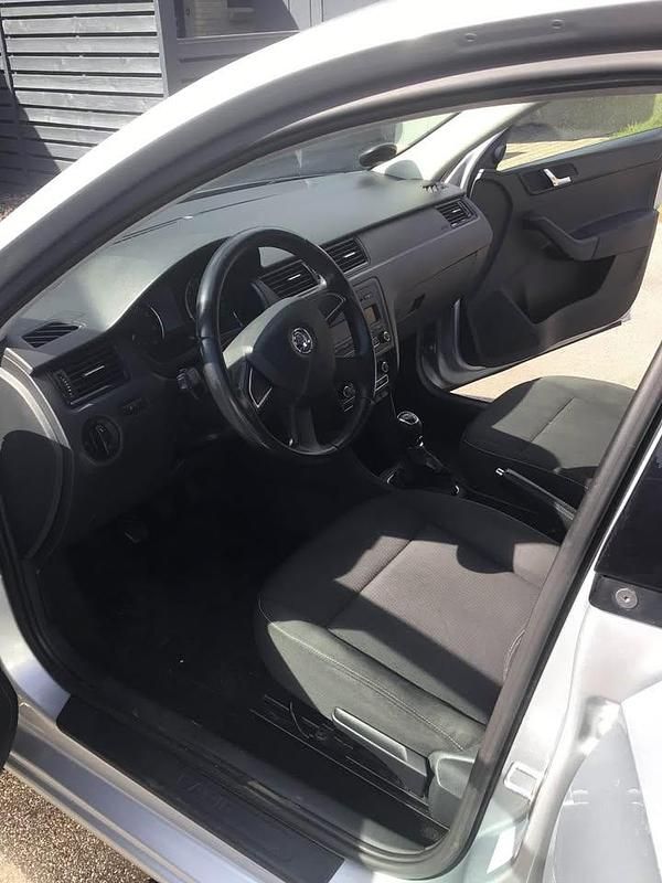 Brugt Skoda Rapid 105 HK (77 kW) 2013 Grå Hatchback