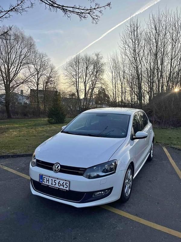 Hvid Brugt 2013 VW Polo Hatchback | 65.000 kr. (Fair pris) - Billede 1/2