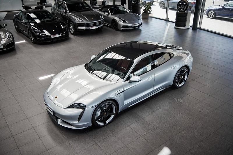 Sølvmetal Brugt 2021 Porsche Taycan Turbo Performance Package Sedan | 569.900 kr. - Billede 1/4