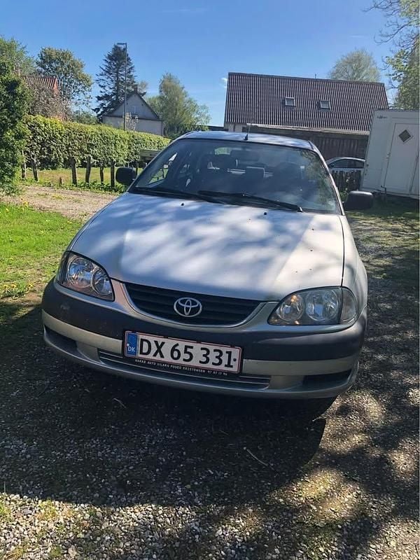 Brugt 2002 Toyota Avensis Hatchback | 11.900 kr. - Billede 1/4