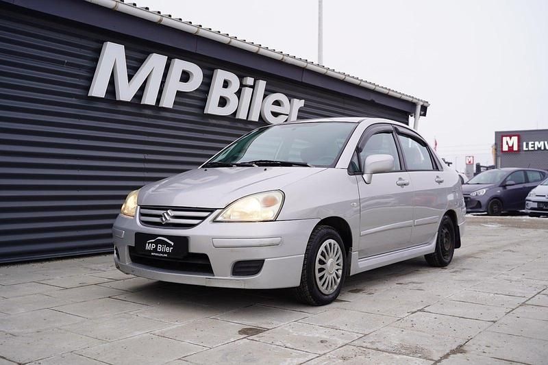 Sølvmetal Brugt 2005 Suzuki Liana Sedan | 13.900 kr. (Fair pris) - Billede 1/4