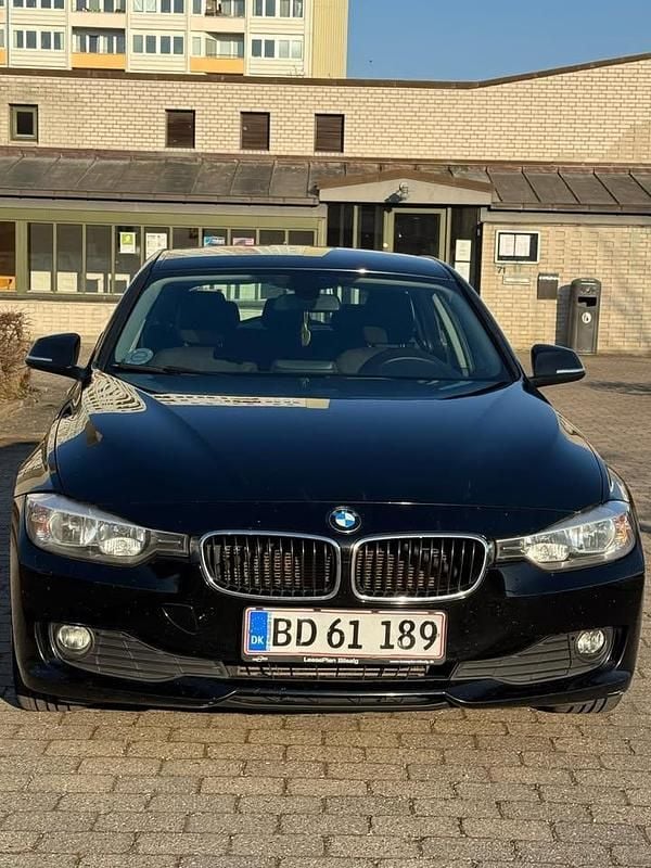 Sort Brugt 2014 BMW 316 Stationcar | 119.000 kr. (Lidt for dyr) - Billede 1/4