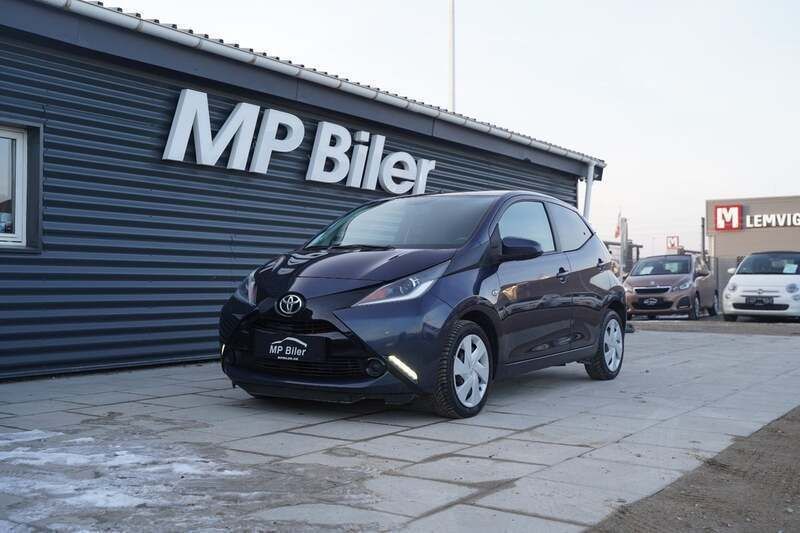 Blåmetal Brugt 2015 Toyota Aygo X-play Hatchback | 74.900 kr. (Fair pris) - Billede 1/4