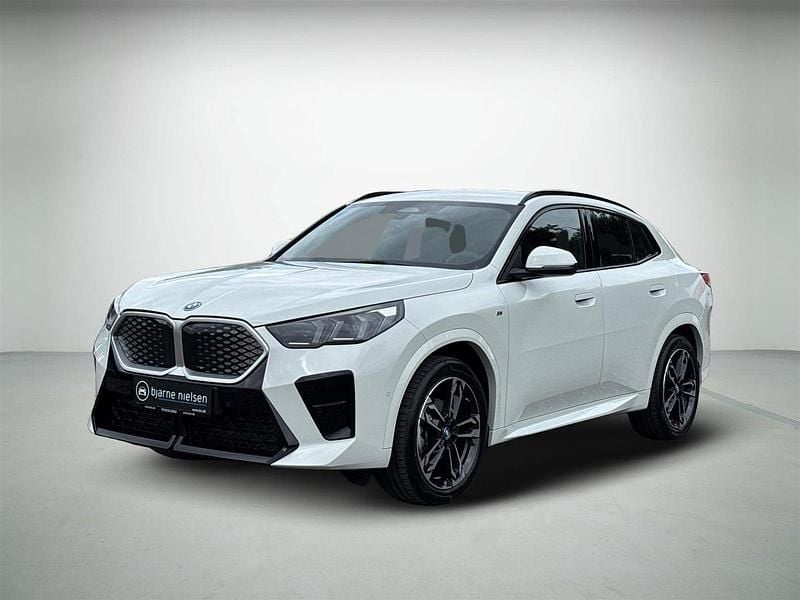 Hvid Ny 2025 BMW iX2 M Sport SUV | 324.900 kr. (Super pris) - Billede 1/4