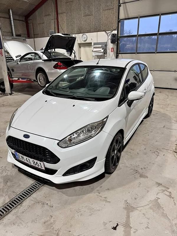 Brugt Ford Fiesta Sport 125 HK (91 kW) 2014 Hvid Hatchback