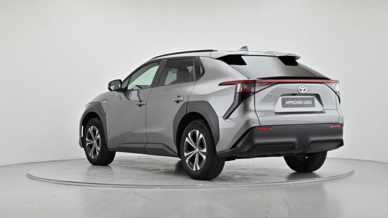 1l5 deep metal grey Brugt 2023 Toyota bZ4X Active SUV | 264.900 kr. (Fair pris) - Billede 1/4