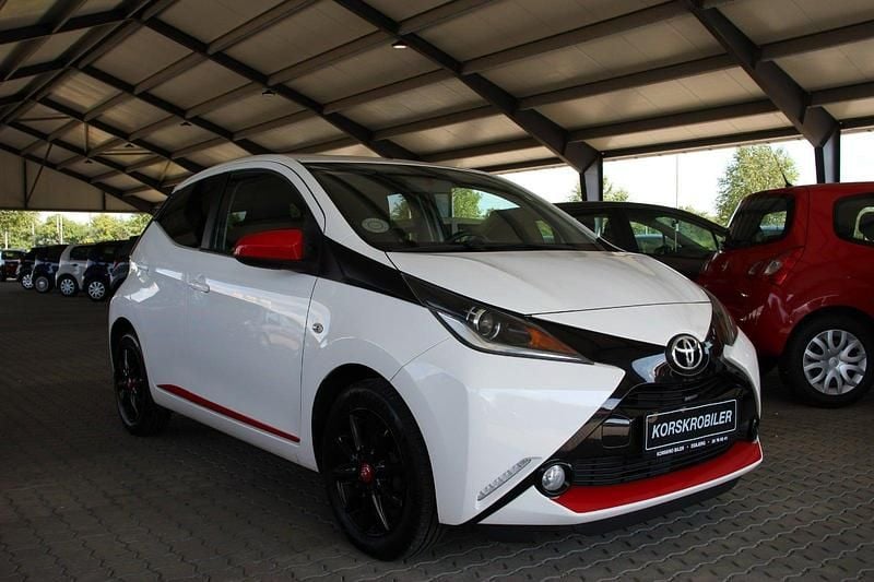 Hvid Brugt 2016 Toyota Aygo Hatchback | 56.800 kr. (Lidt for dyr) - Billede 1/4