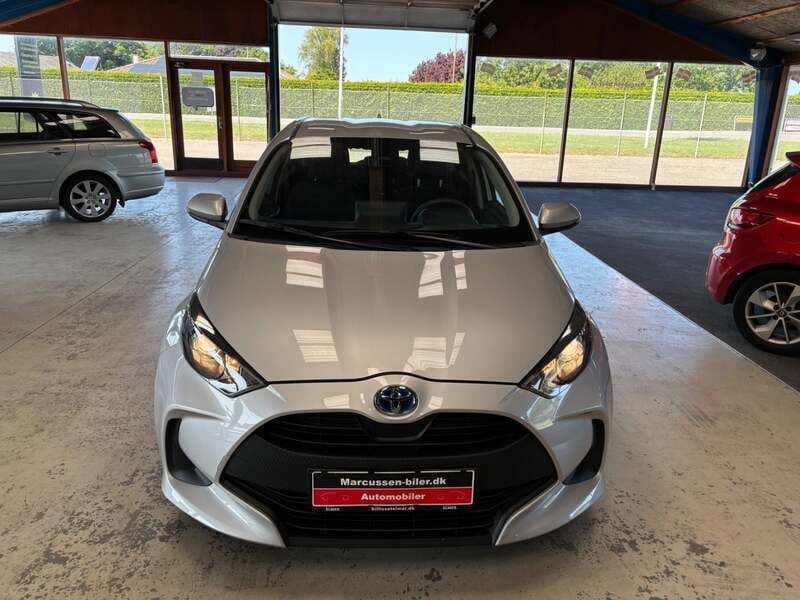 Sølvmetal Brugt 2021 Toyota Yaris Hybrid H1 Hatchback | 169.000 kr. (Super pris) - Billede 1/4