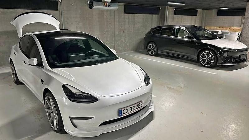 Hvid Brugt 2020 Tesla Model 3 Long Range AWD Sedan | 190.000 kr. (Fair pris) - Billede 1/4